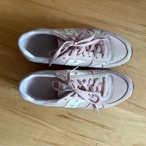 Pink sauconys